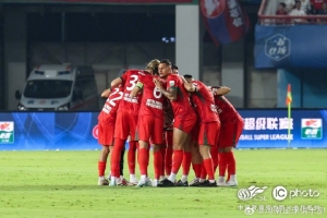 九游app-河南俱乐部酒祖杜康1-1梅州客家 阿奇姆彭头球破门