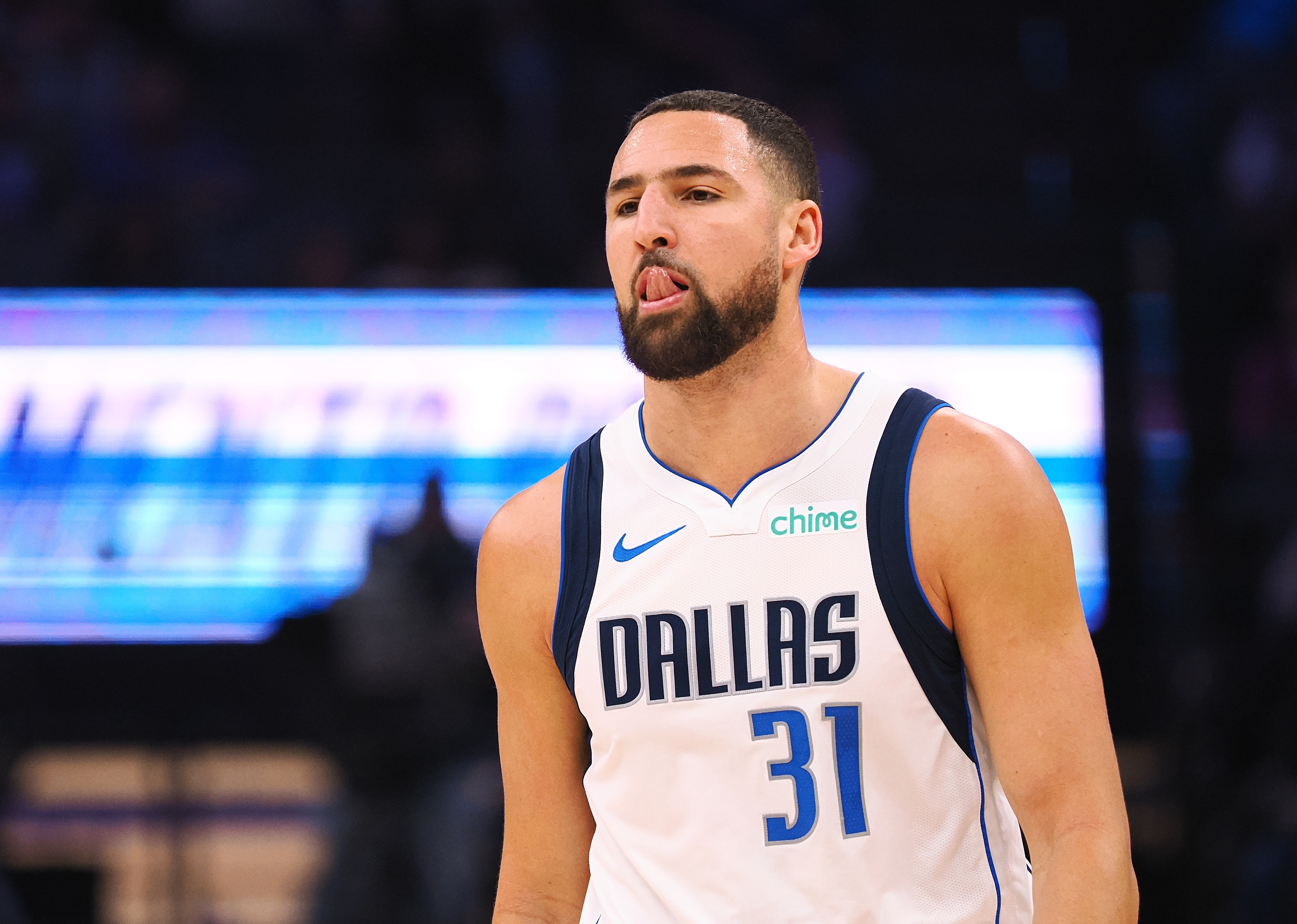 日薄西山！克莱12投仅2中拿到6分 三分8中2