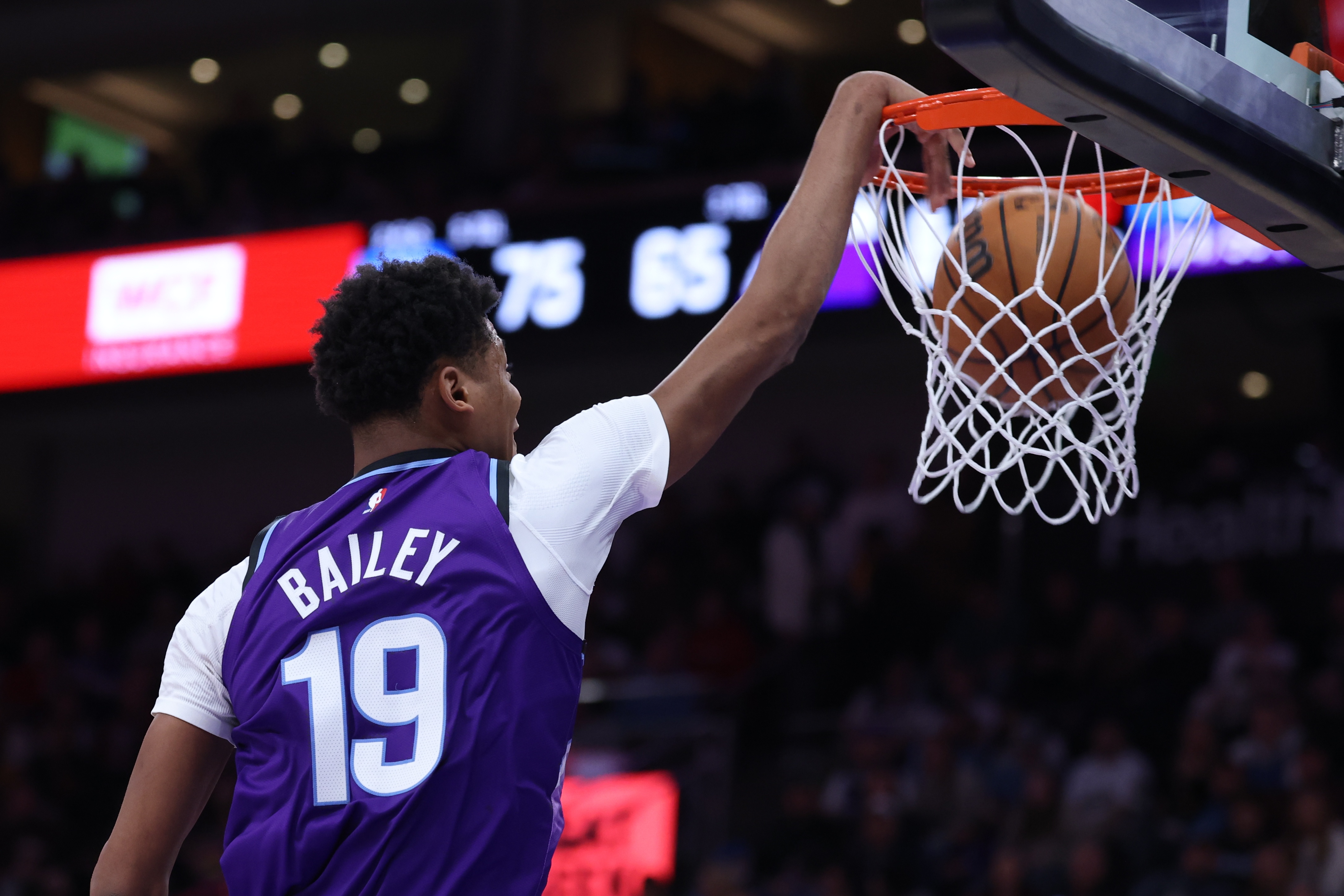 九游体育-【菜鸟】贝利25分6板 弗拉格21分11板 科比·桑德斯11分&amp;三分4中3